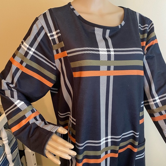 K R L Dress - Picture 6 of 10